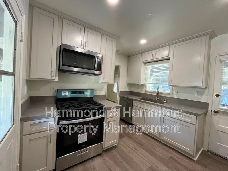 14659 Killion St. – photo 5