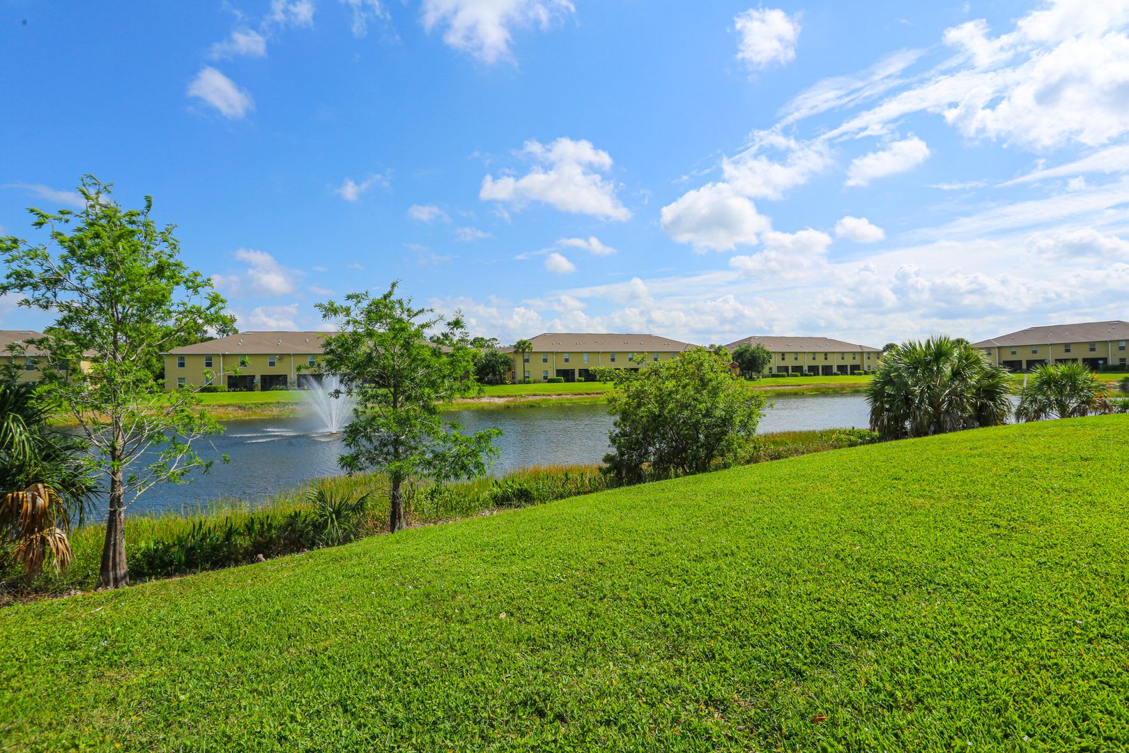 Beautiful Lakefront Townhome In The Vistas At Heritage Bay North Naples Annual Rental – photo 3