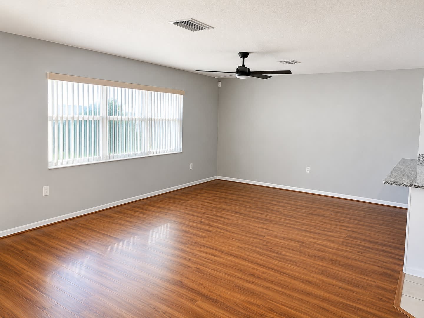 Beautifully Renovated Home with New Kitchen & Fenced Backyard in Ocala – photo 5