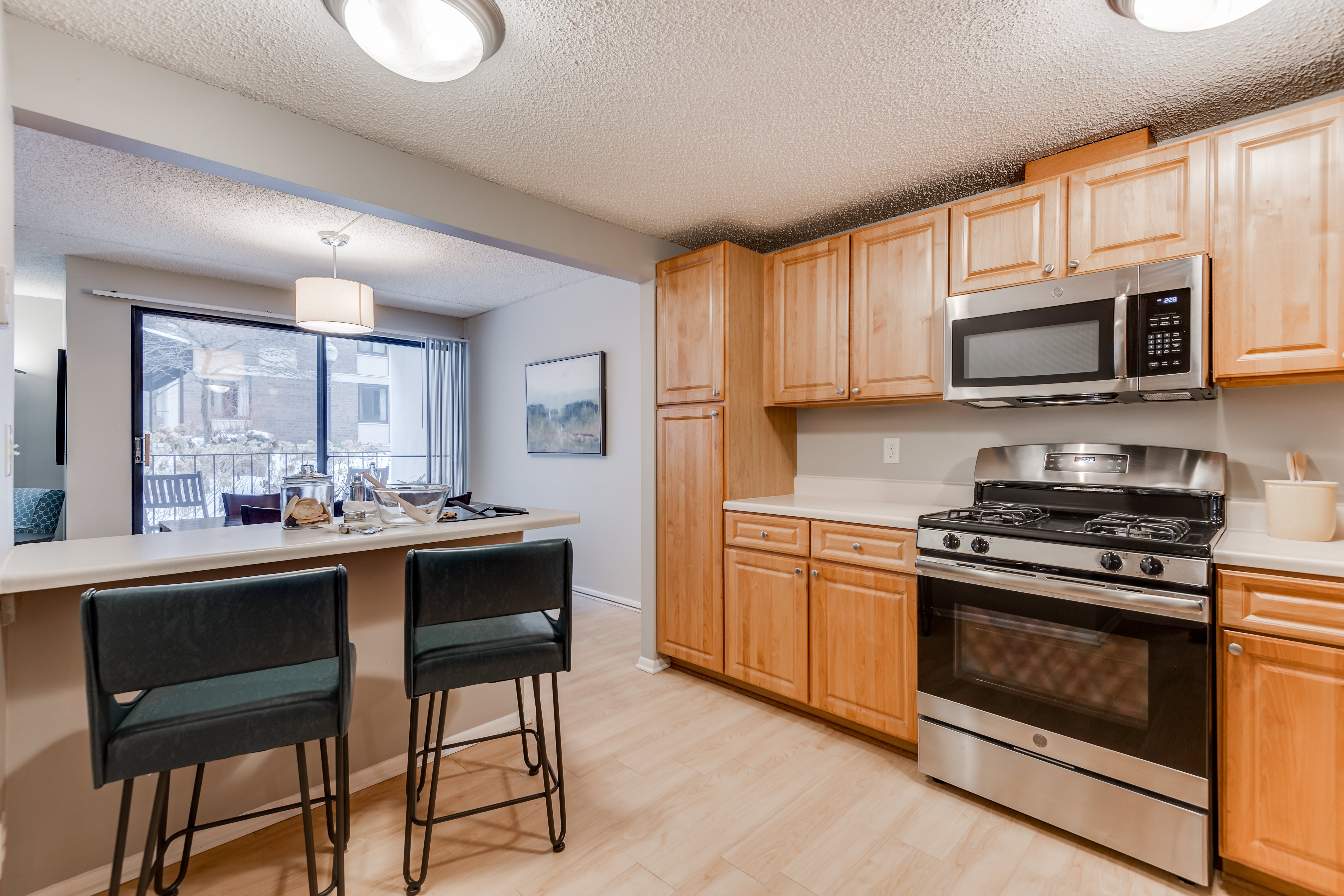 York Plaza Apartments – photo 2