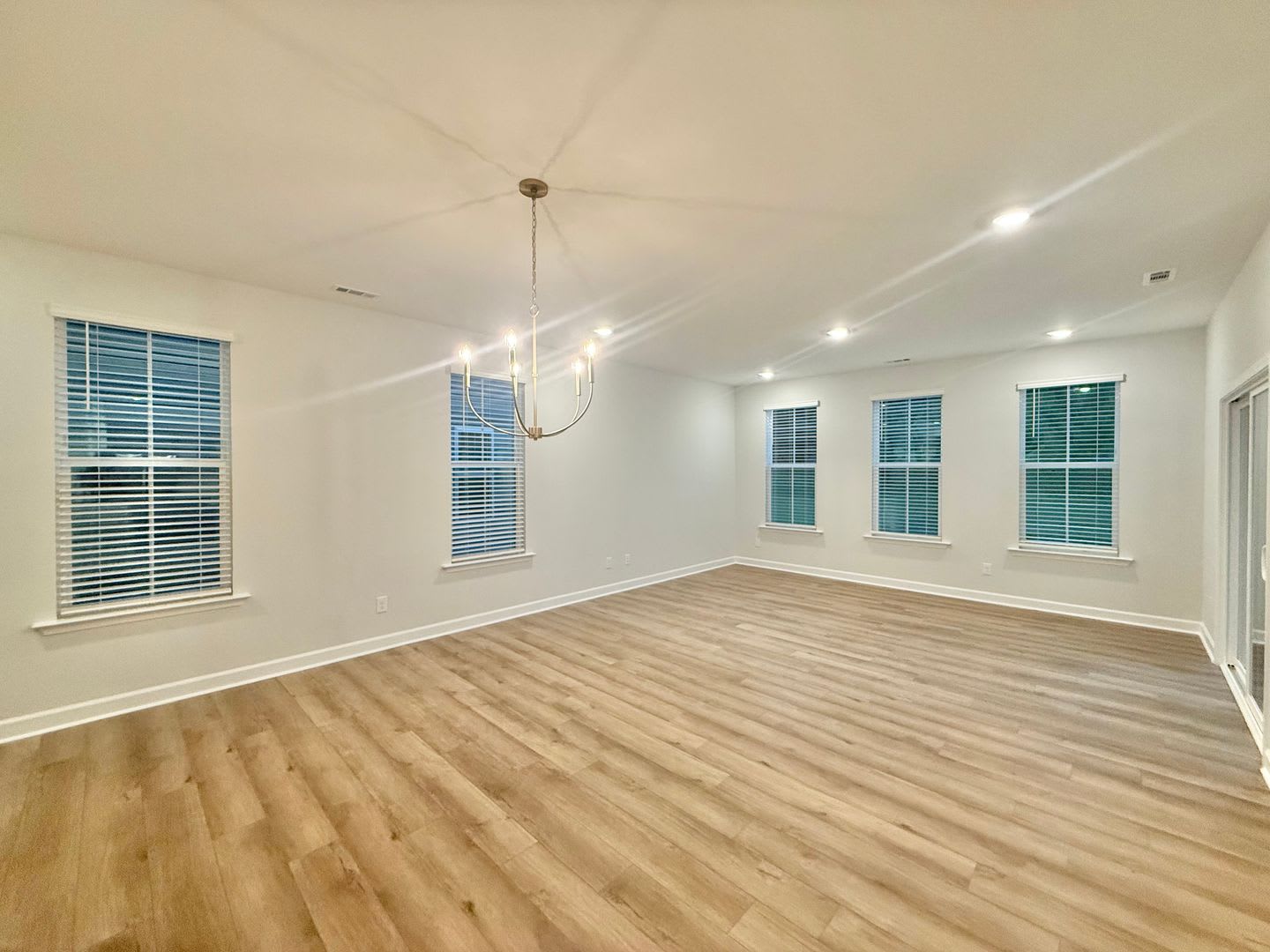 Stunning New Construction 3Bd 2 5Ba Garner Home In A Cul De Sac With Easy Access To Interstates White Oak Crossing And Downtown Raleigh – photo 3