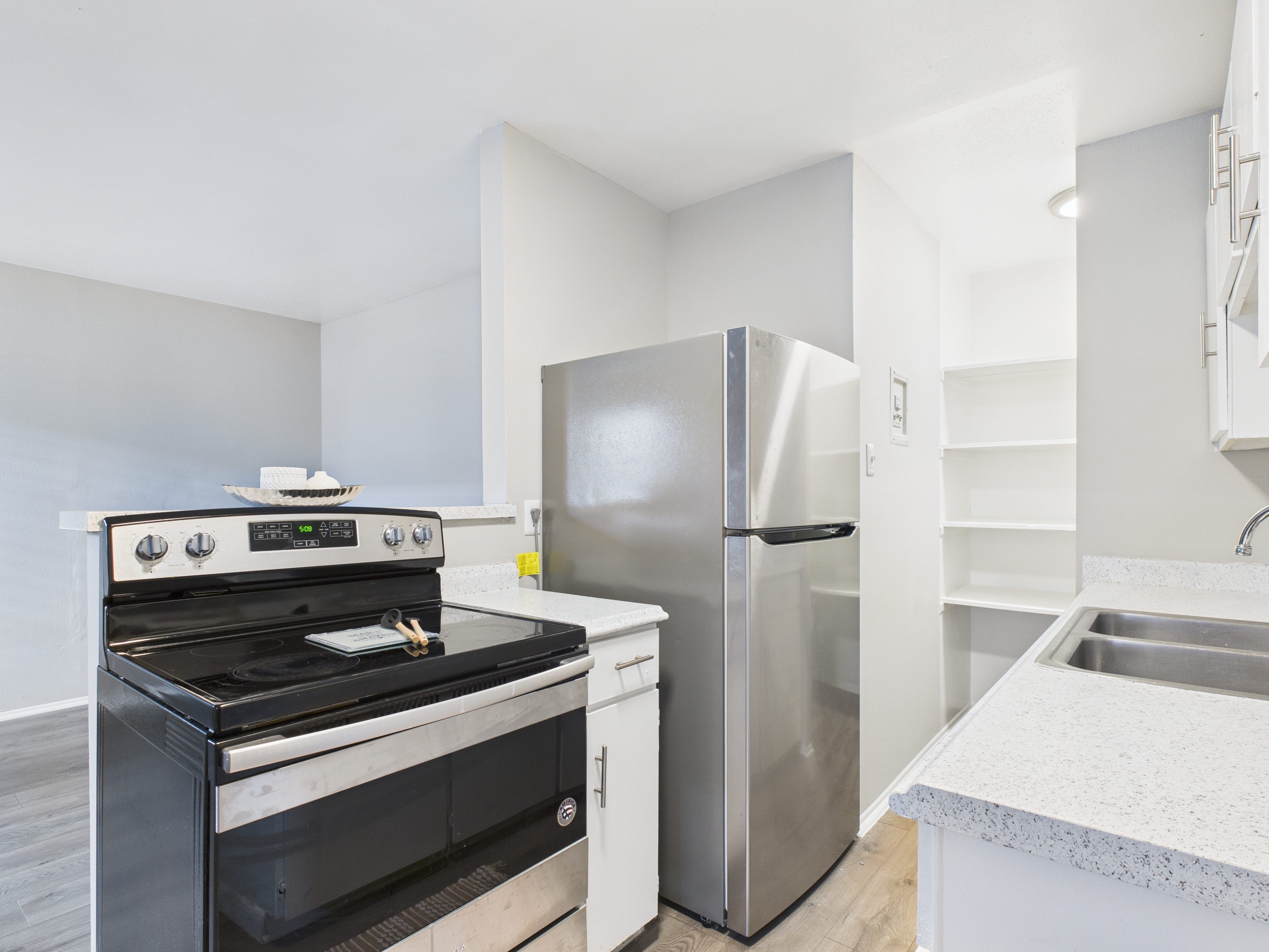 Greenway Apartments – photo 3