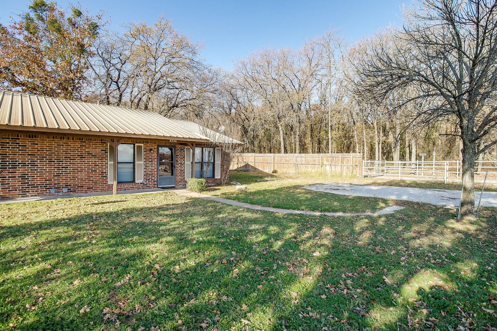 One Side of Very Nice Duplex West Granbury- 2 Bed, 2 Bath- 76049 – photo 3