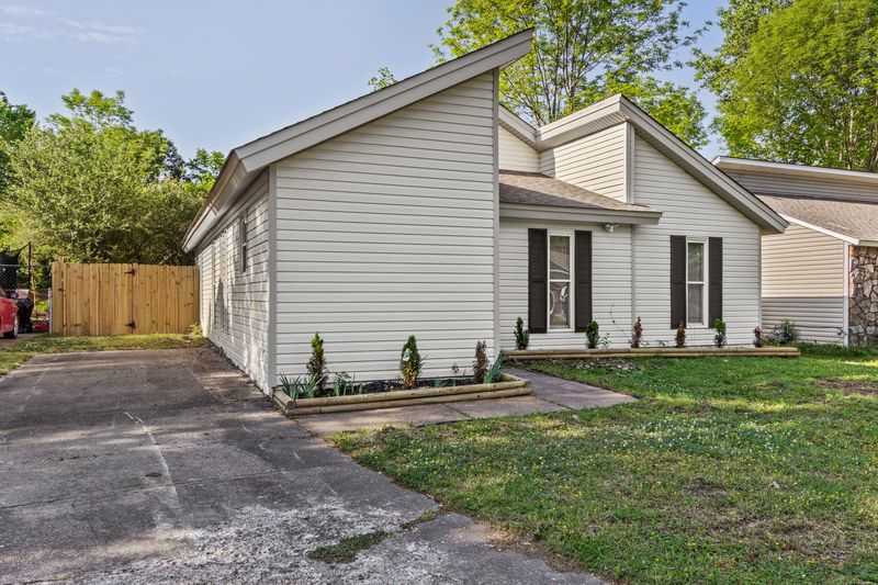 5697 Winter Tree Dr – photo 2