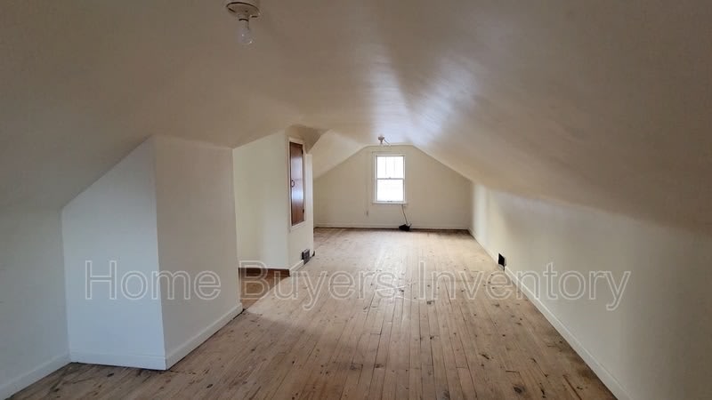 2249 Ridgelawn Ave – photo 2