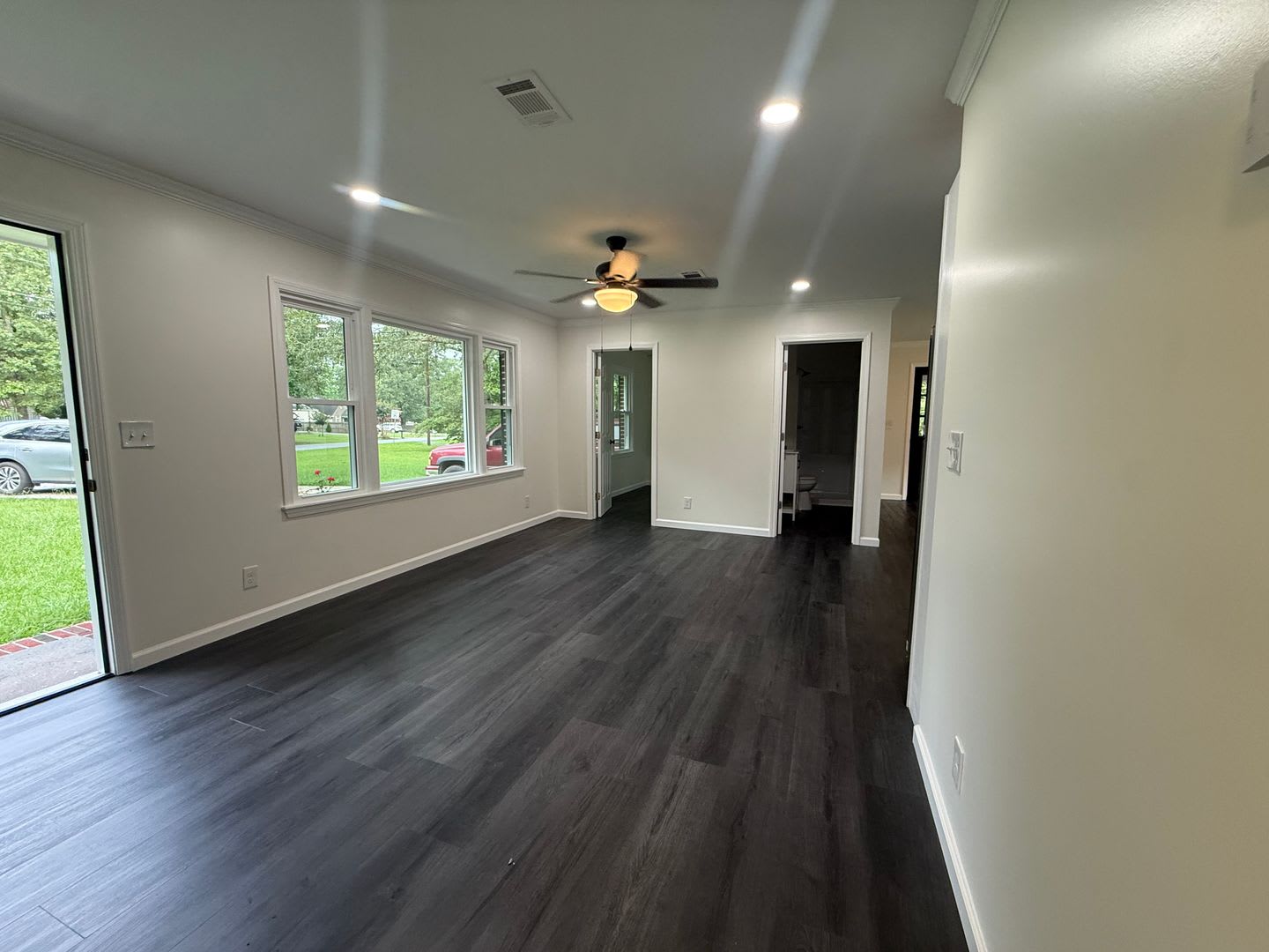 4 Bedrooms, 2 Bathrooms – photo 3