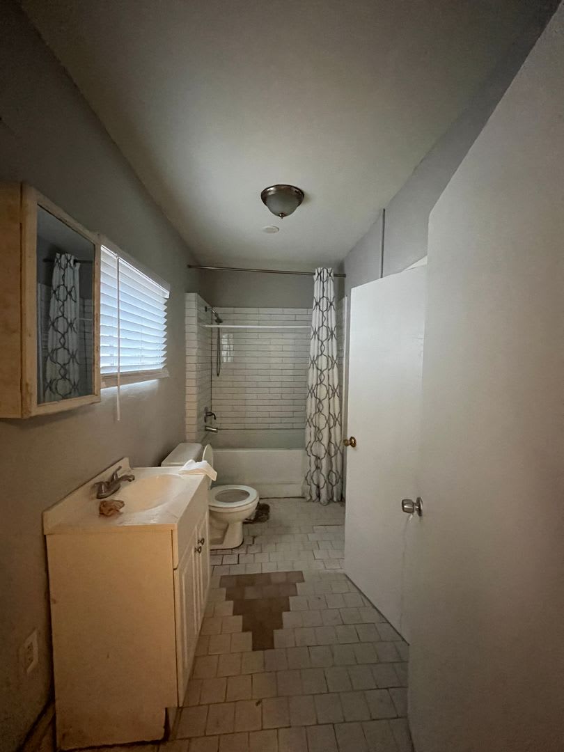 2 Bed/ 1 Bath Apartment walking distance to Fisk and Meharry, Minutes to Downtown and Germantown – photo 2