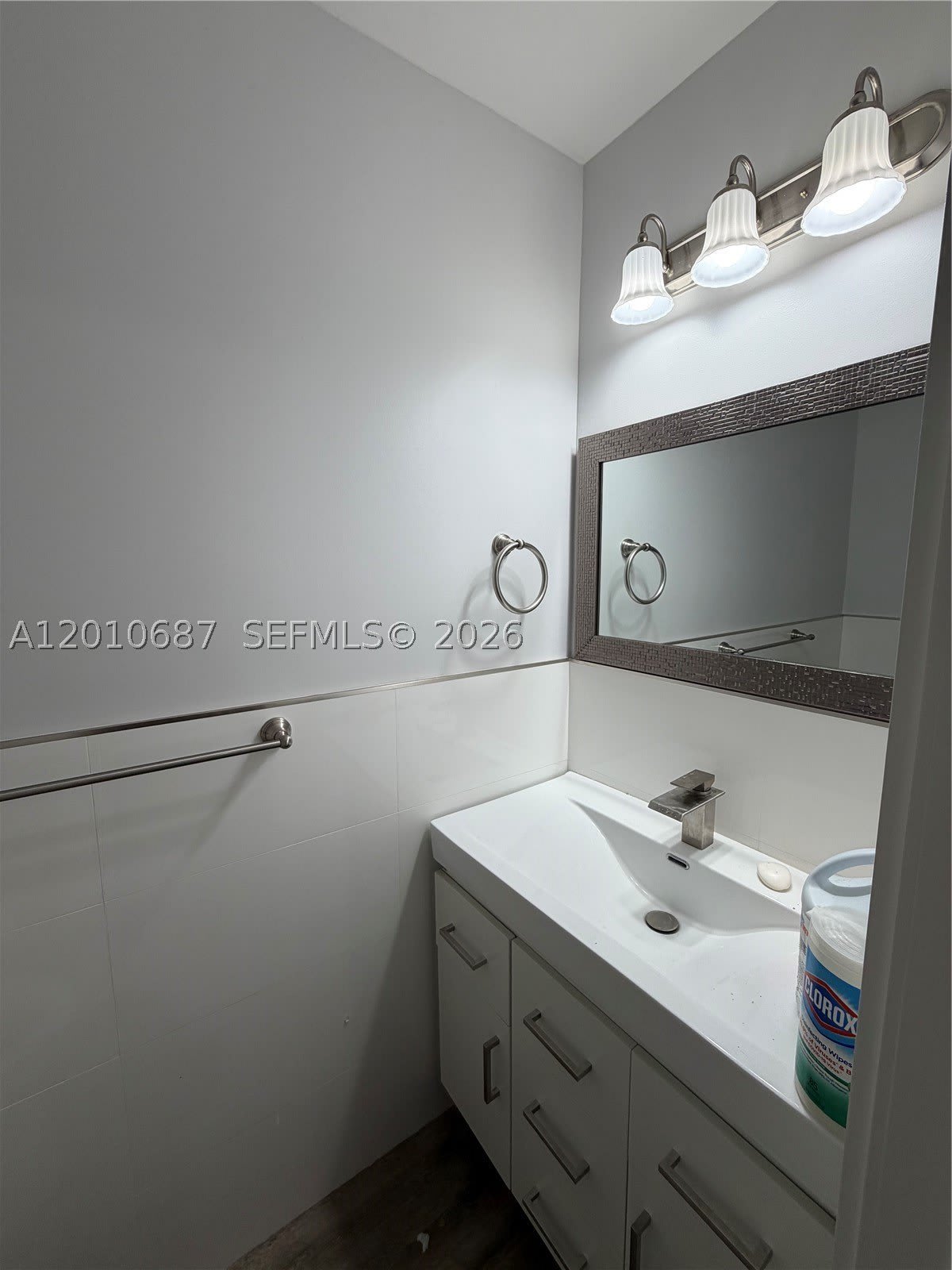 2433 NW 96th St – photo 4