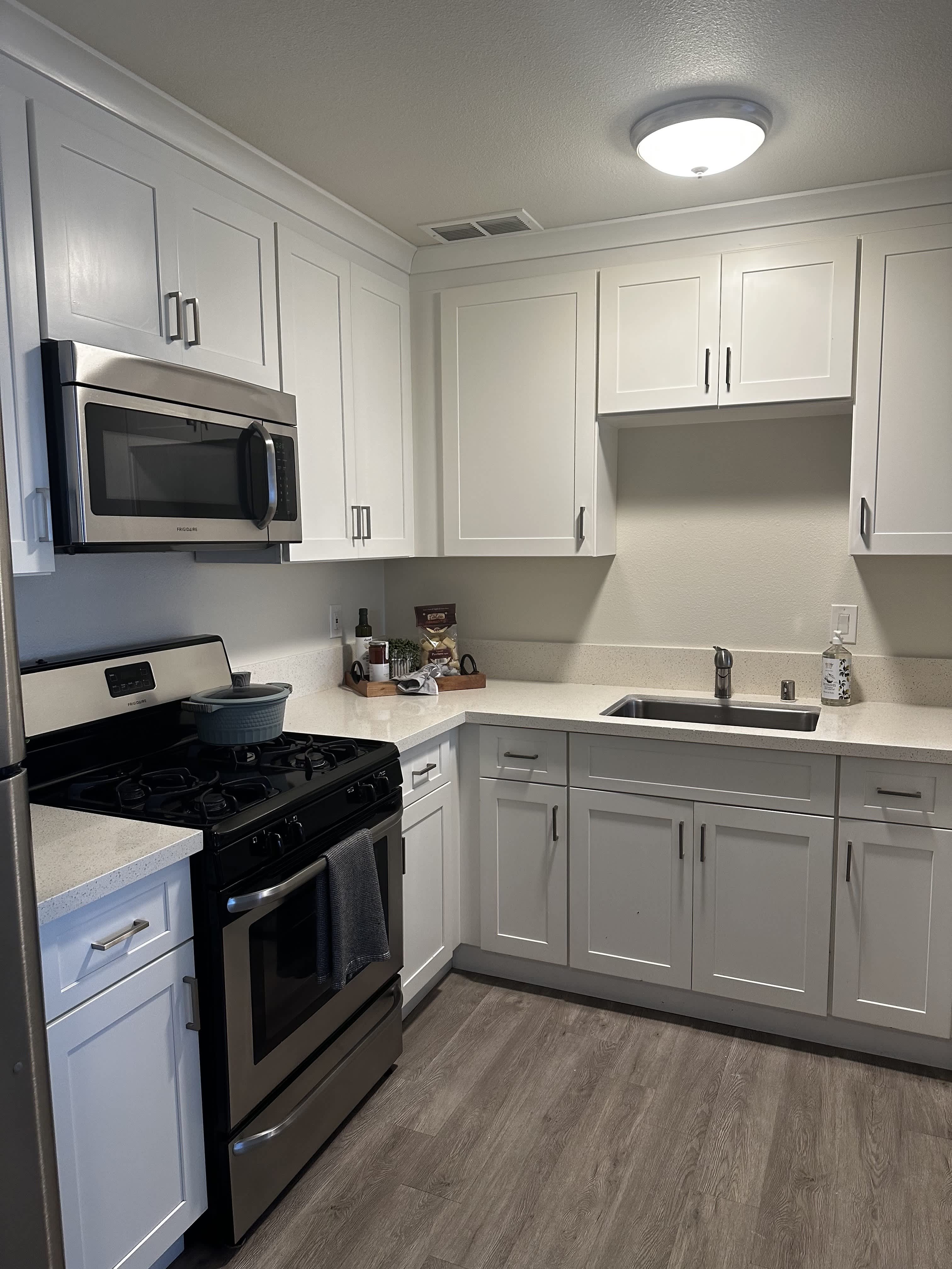 Newport Seacrest Apartments – photo 3