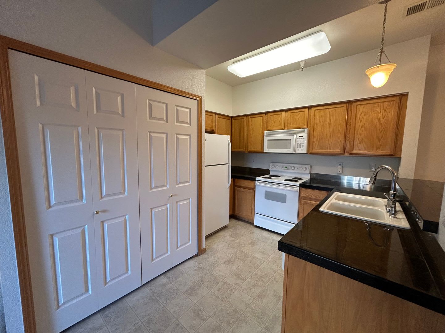 Vaulted Ceilings, Natural Light, and Comfort in Fort Collins Condo – photo 5