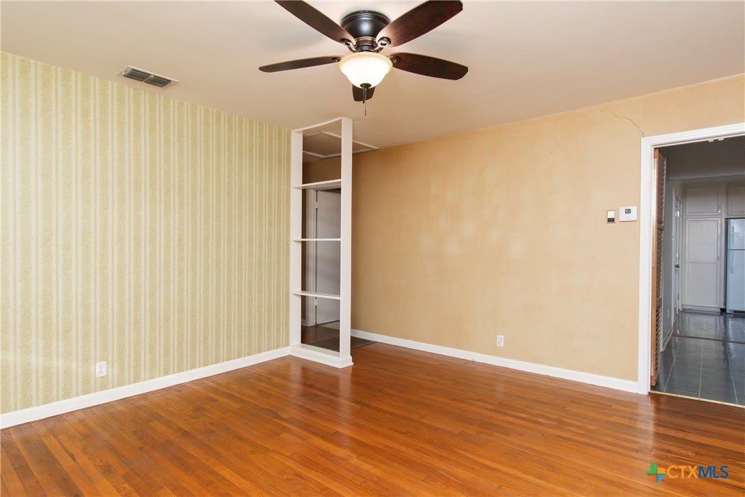 4510 Russell Drive – photo 2