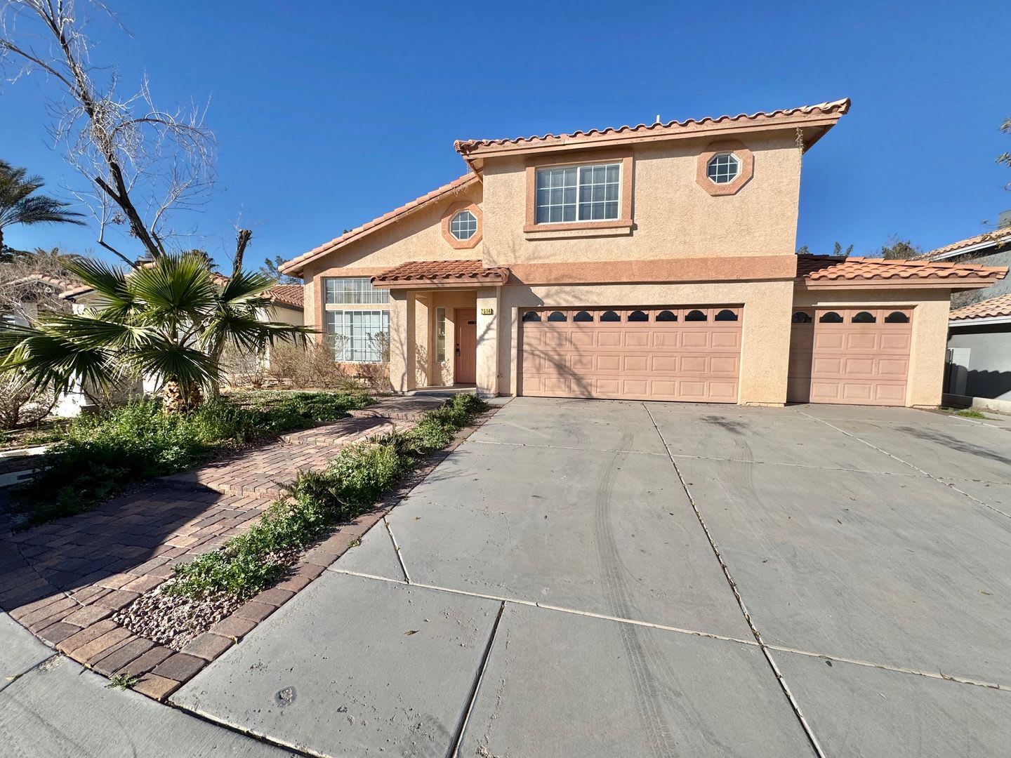 Charming home in a desirable Henderson neighborhood – photo 1