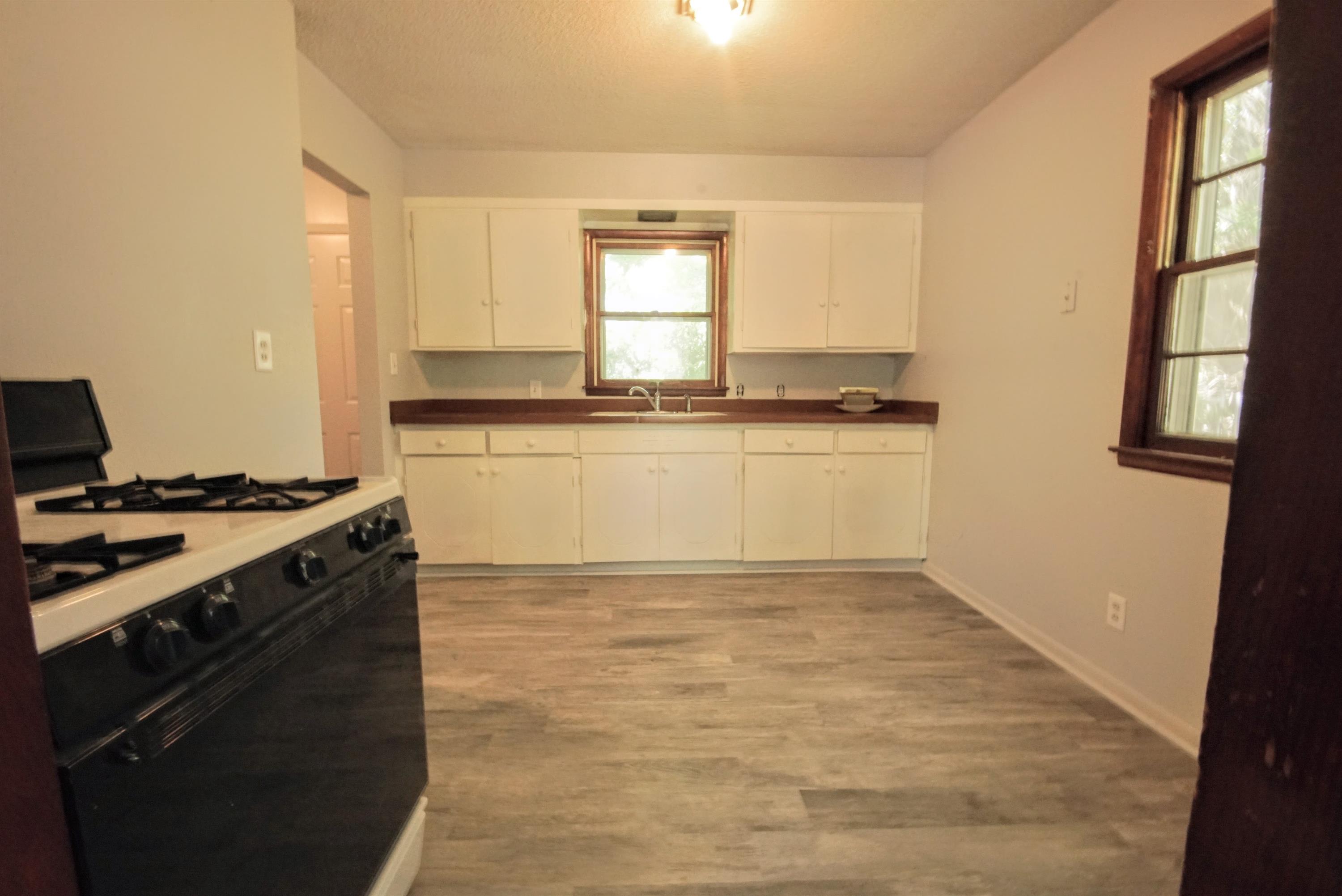 2731 Southeast Massachusetts Avenue – photo 2