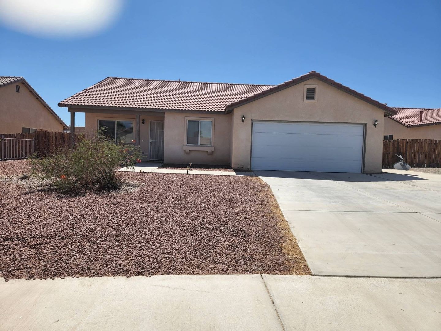 **MOVE IN SPECIAL*** $100 Off 1st Month's Rent! – photo 1