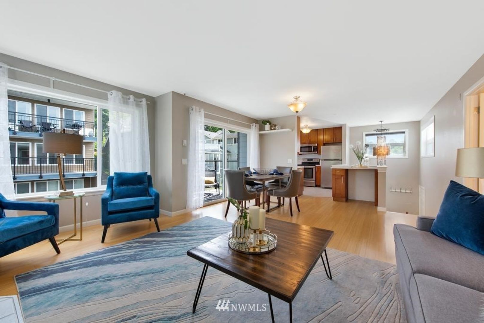 Spacious 2 Bedroom Condo in Queen Anne available NOW for $3550! – photo 4