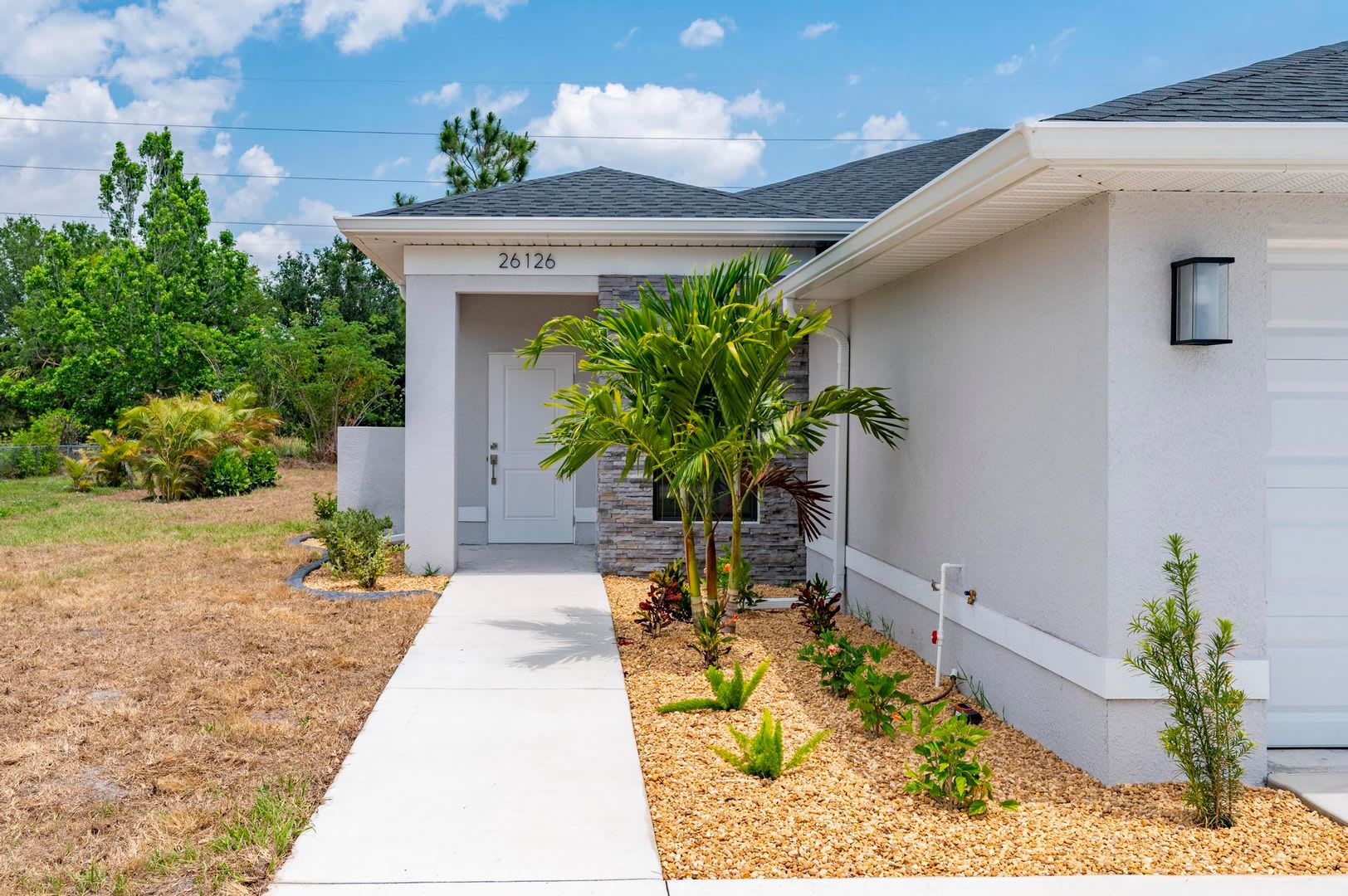 NEW Villa-duplex home with quartz counters, 2-car garage, and a rear patio – photo 2