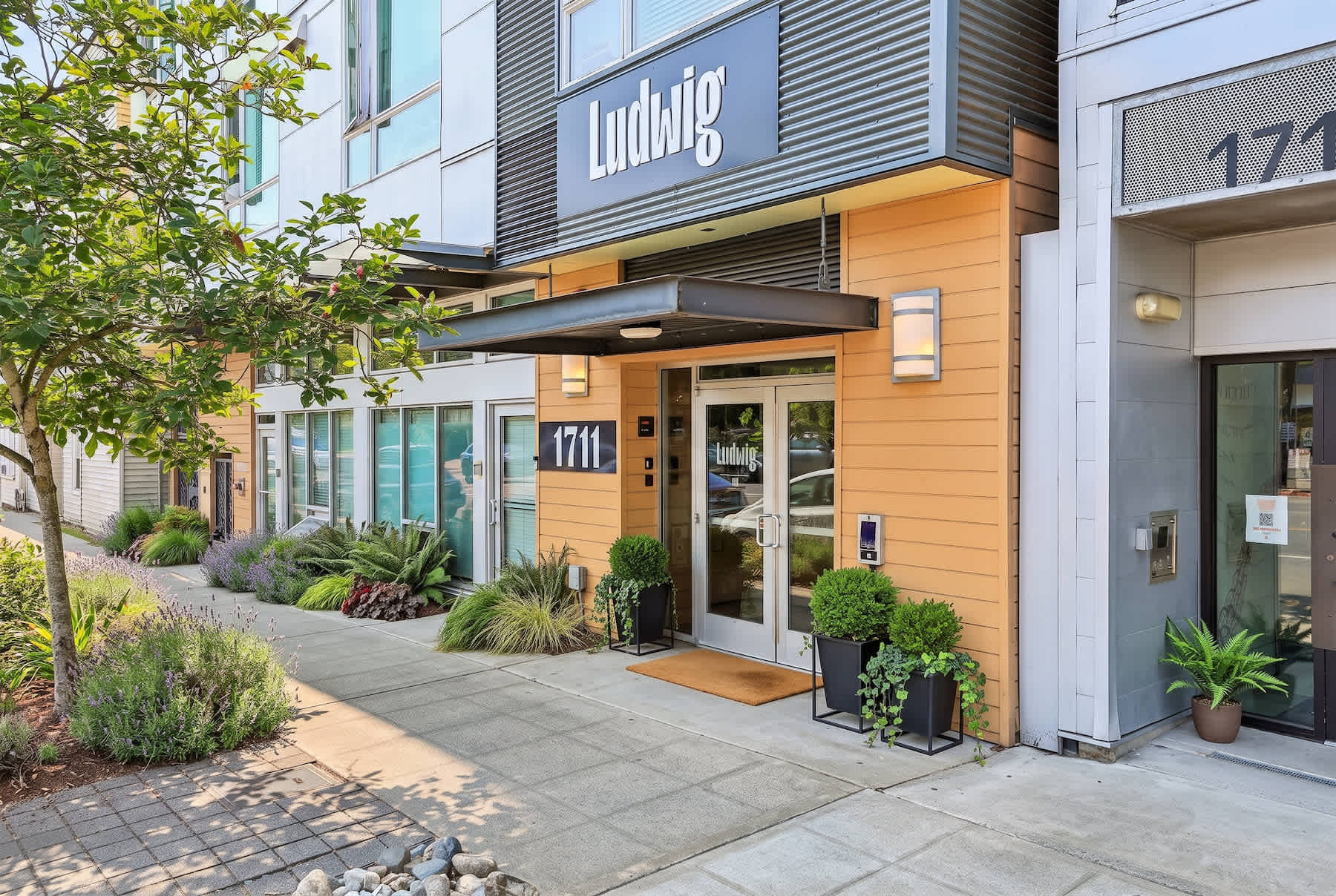 1711 Apartments – photo 1
