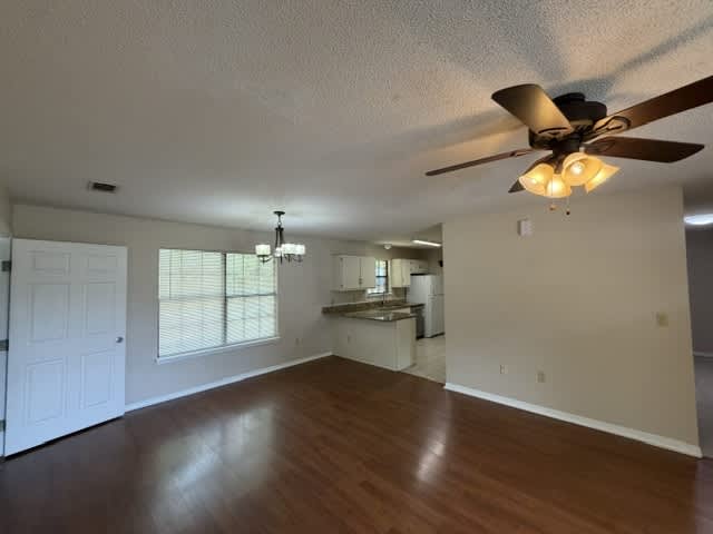 501 Robinson Avenue East – photo 3