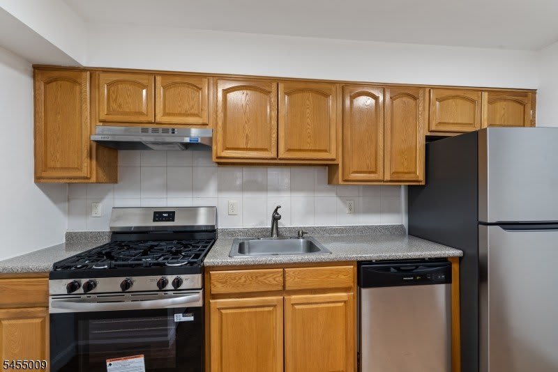 49 Seabury St – photo 3