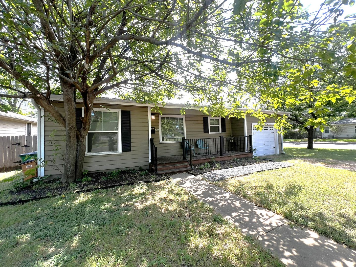 Furnished 2/2 Home in Crestview 3-12 month lease terms available – photo 2