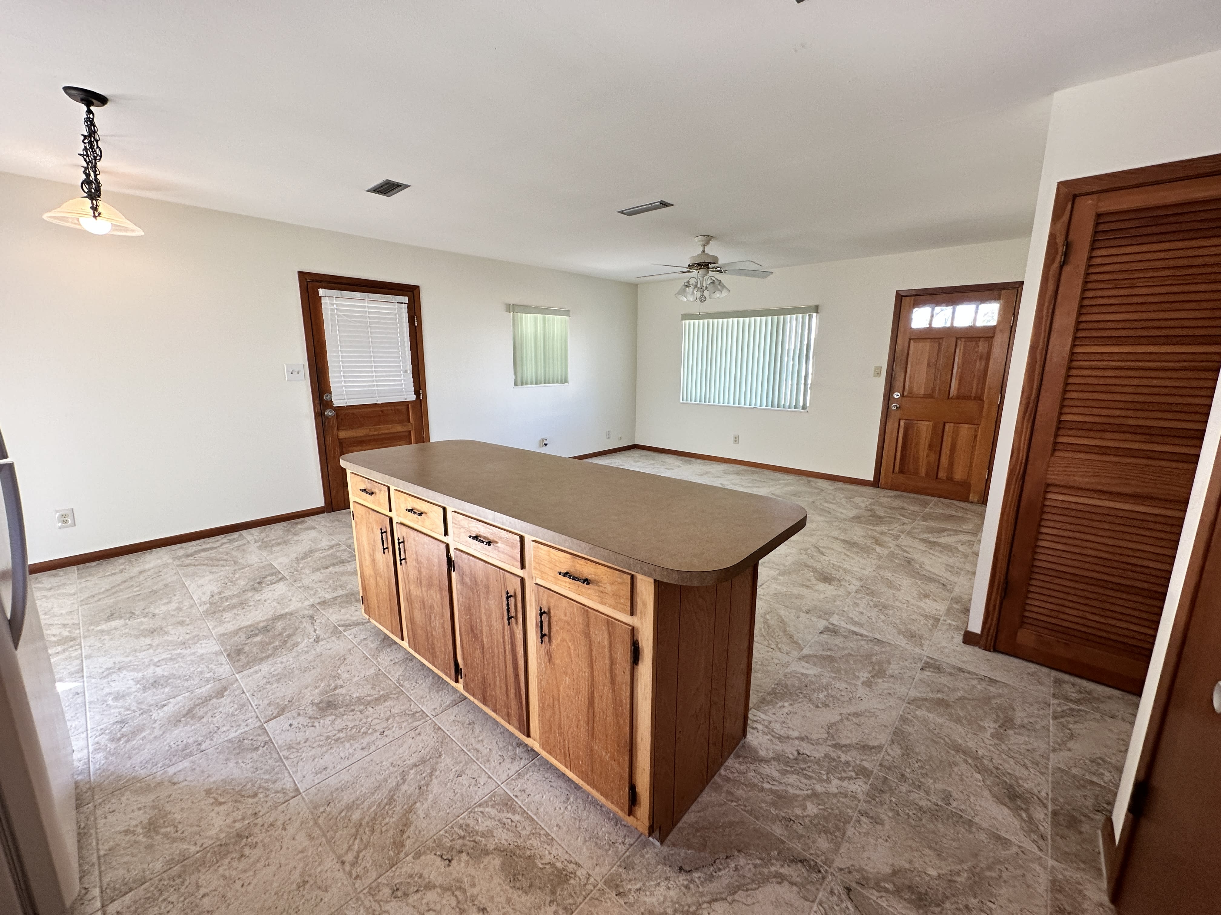 241 Belaire Dr – photo 3