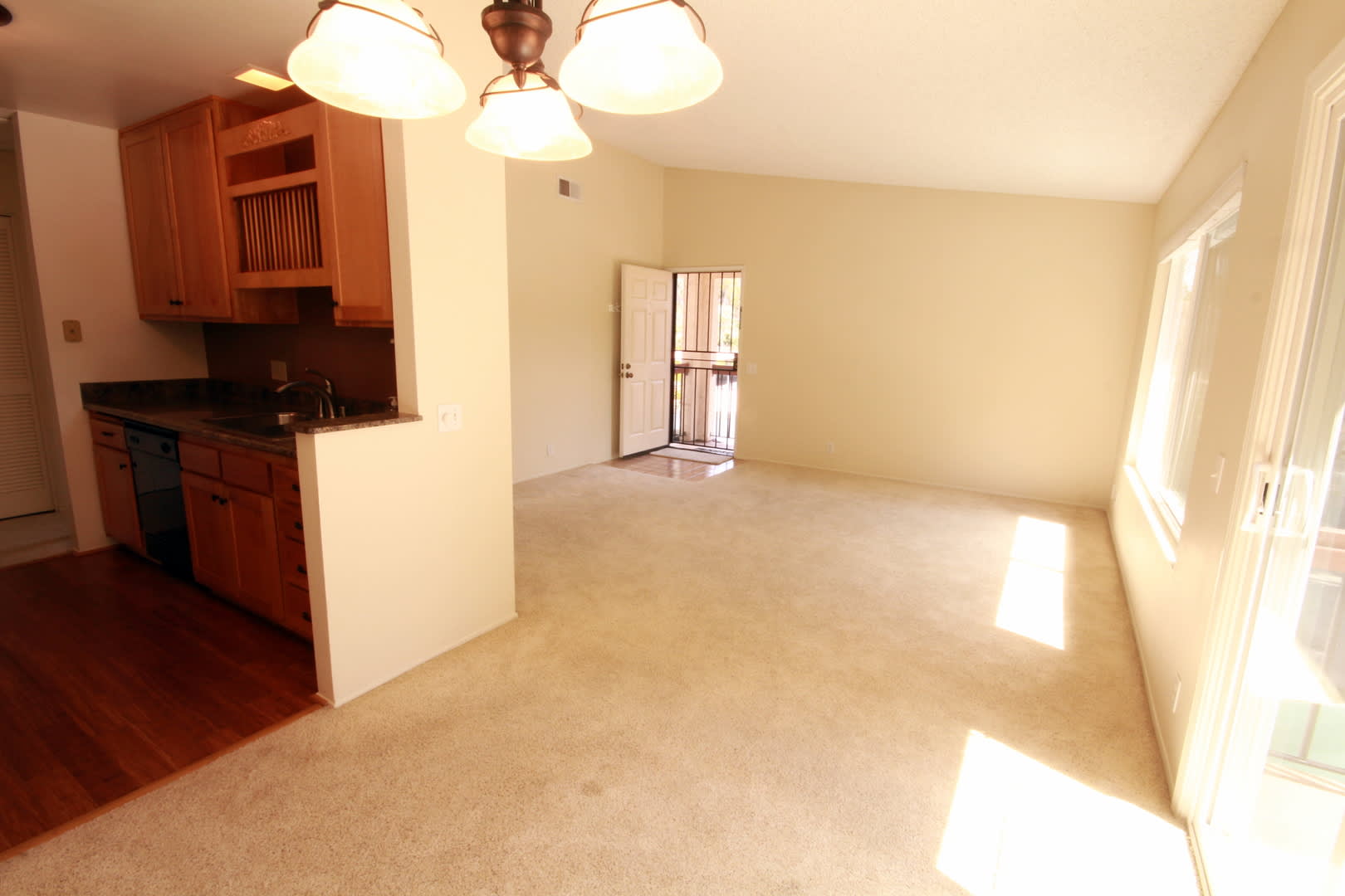 Updated 2 Bedroom Condo in UTC La Jolla Colony – photo 2
