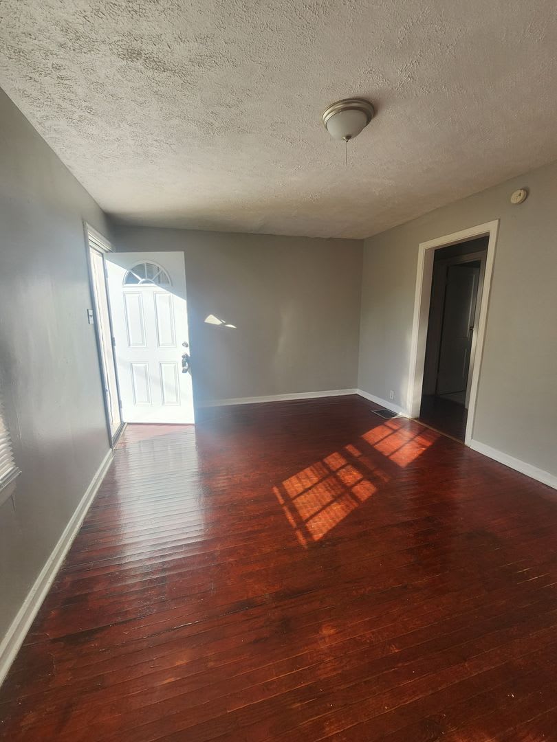 Newly Remolded Spacious Two Bedroom Single Family Near 38Th And Sherman – photo 5