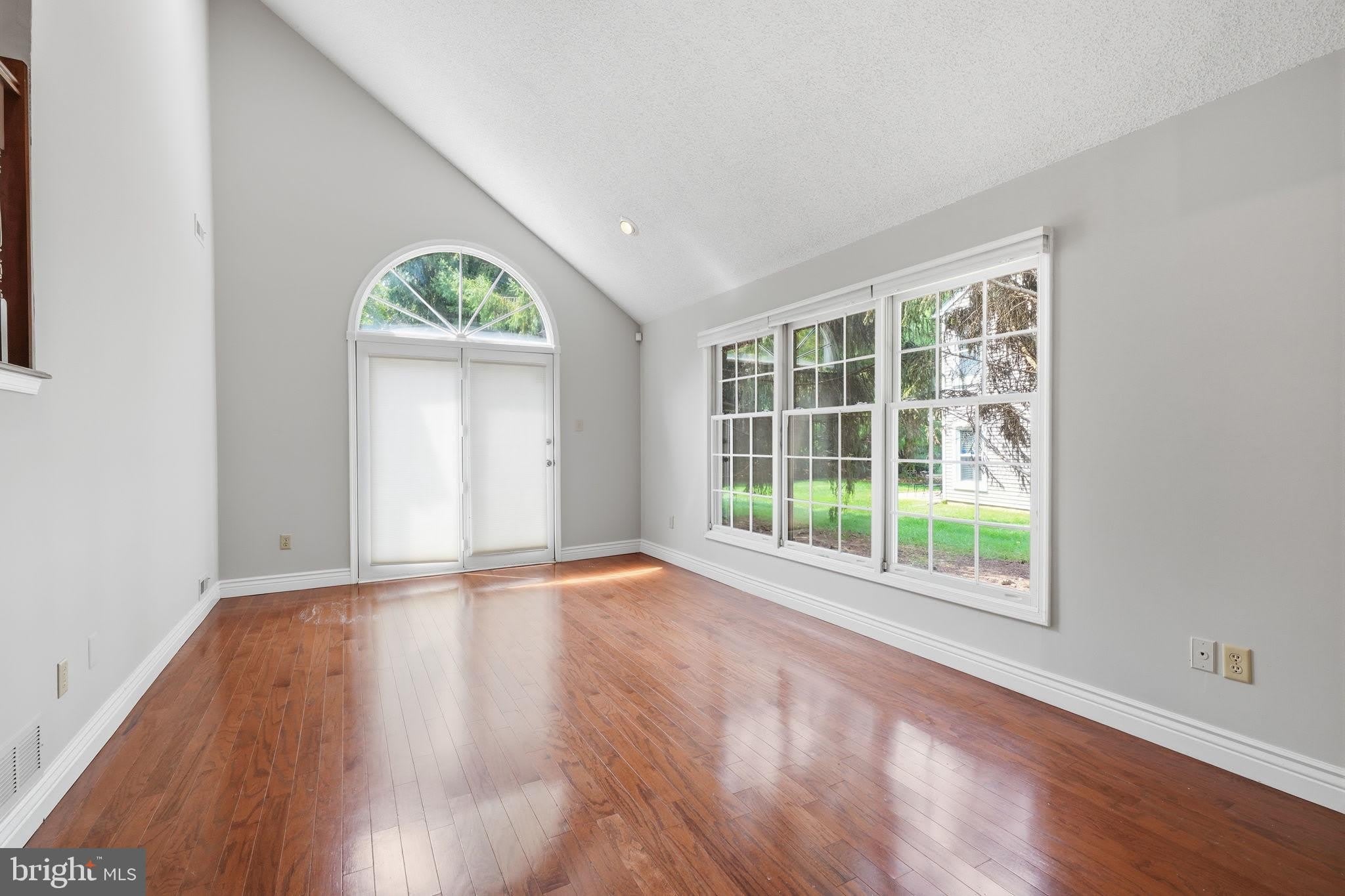 7 WALTON Court – photo 4