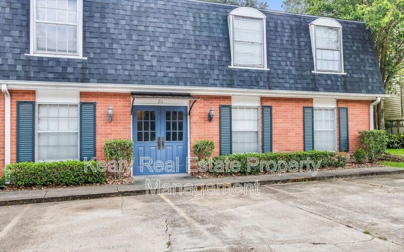 211 Versailles Boulevard – photo 1