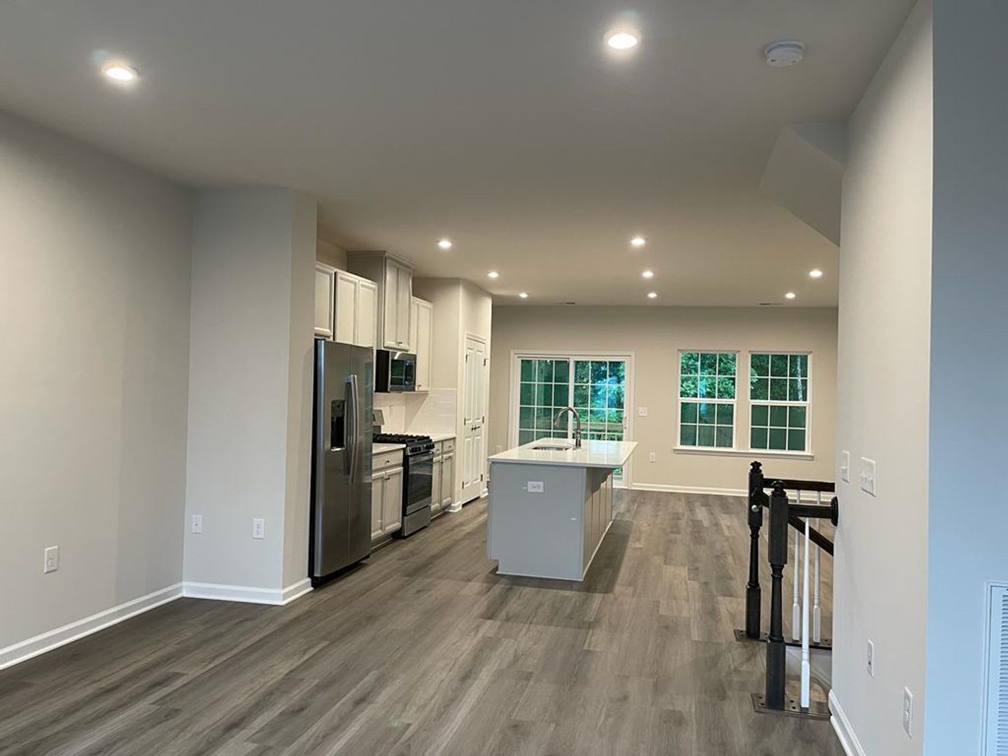 Room in 4 Bedroom Home at Romeria Dr – photo 3