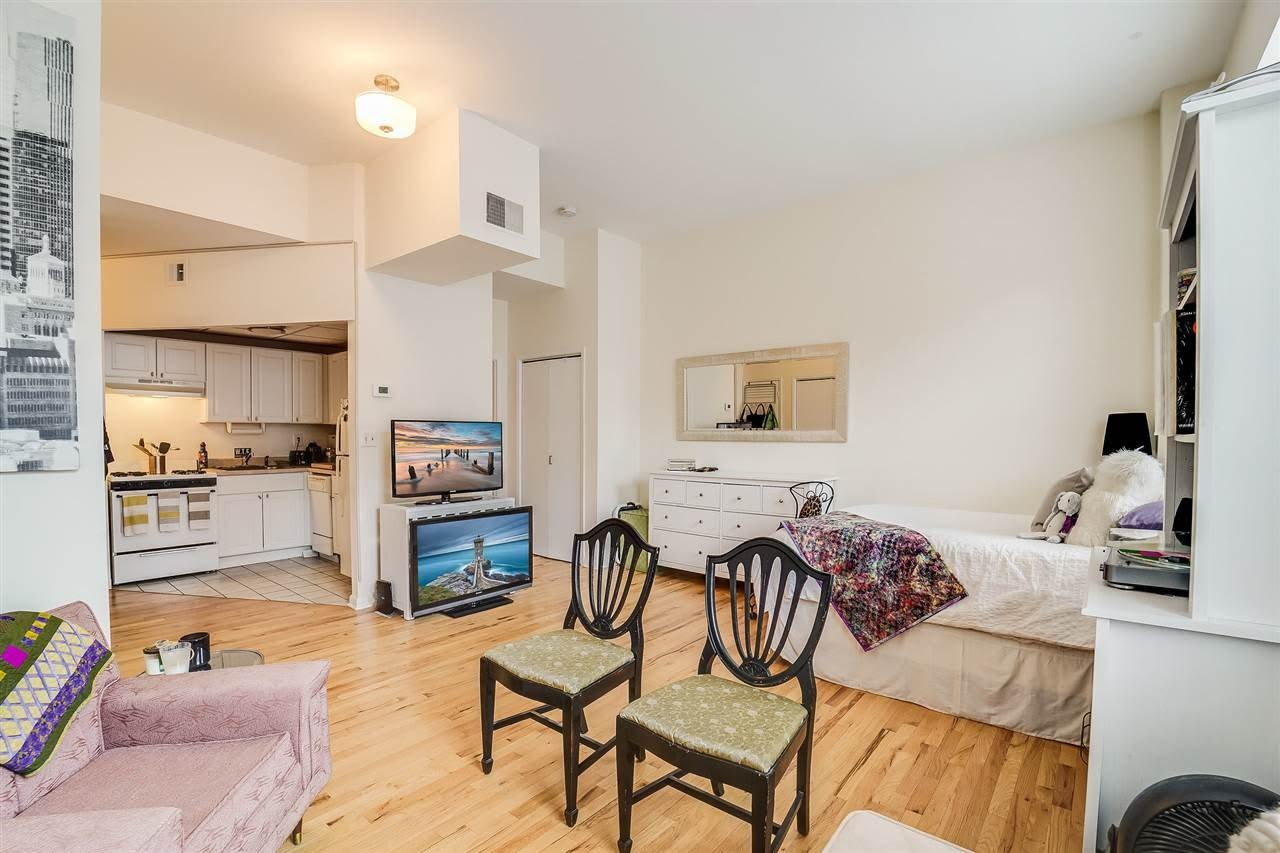 341 MONMOUTH ST – photo 5