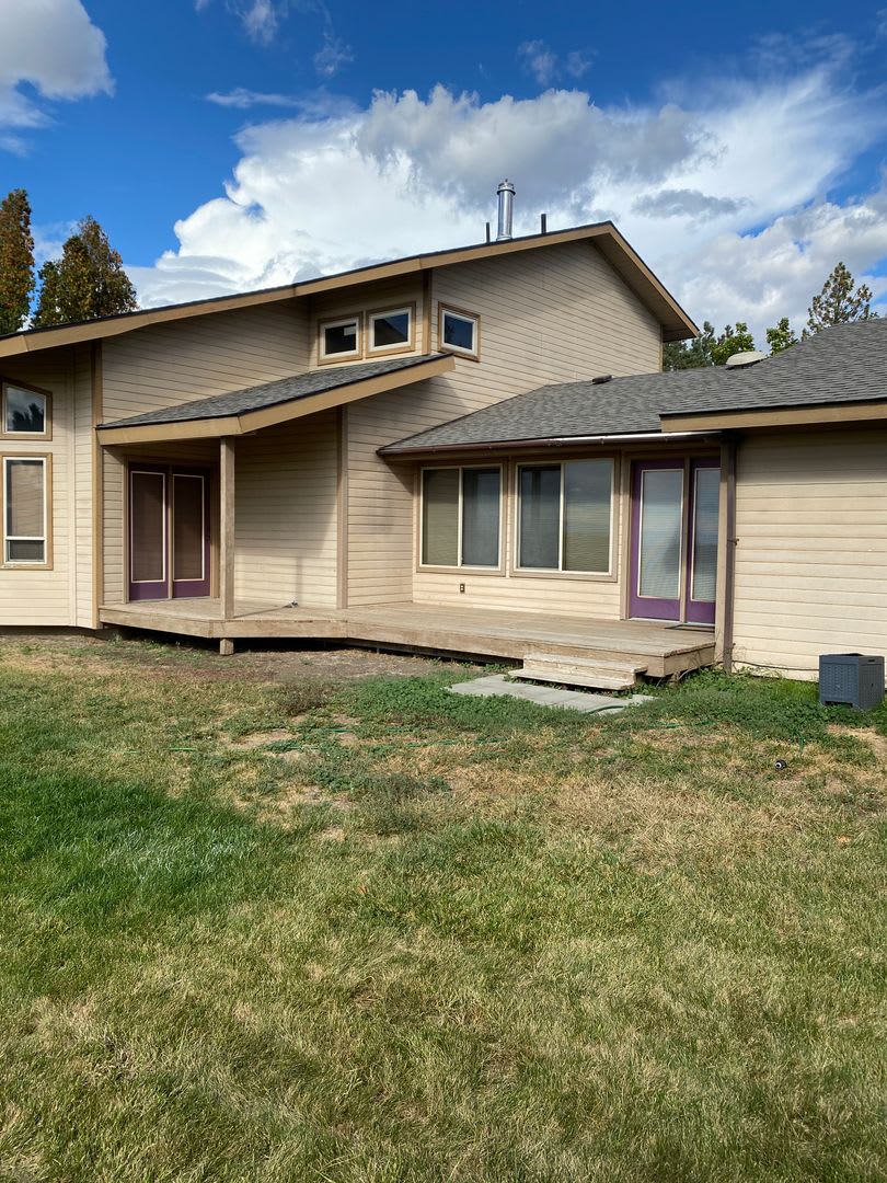 Large Home for Rent on Airway Dr, Beautiful Backyard Views! – photo 2