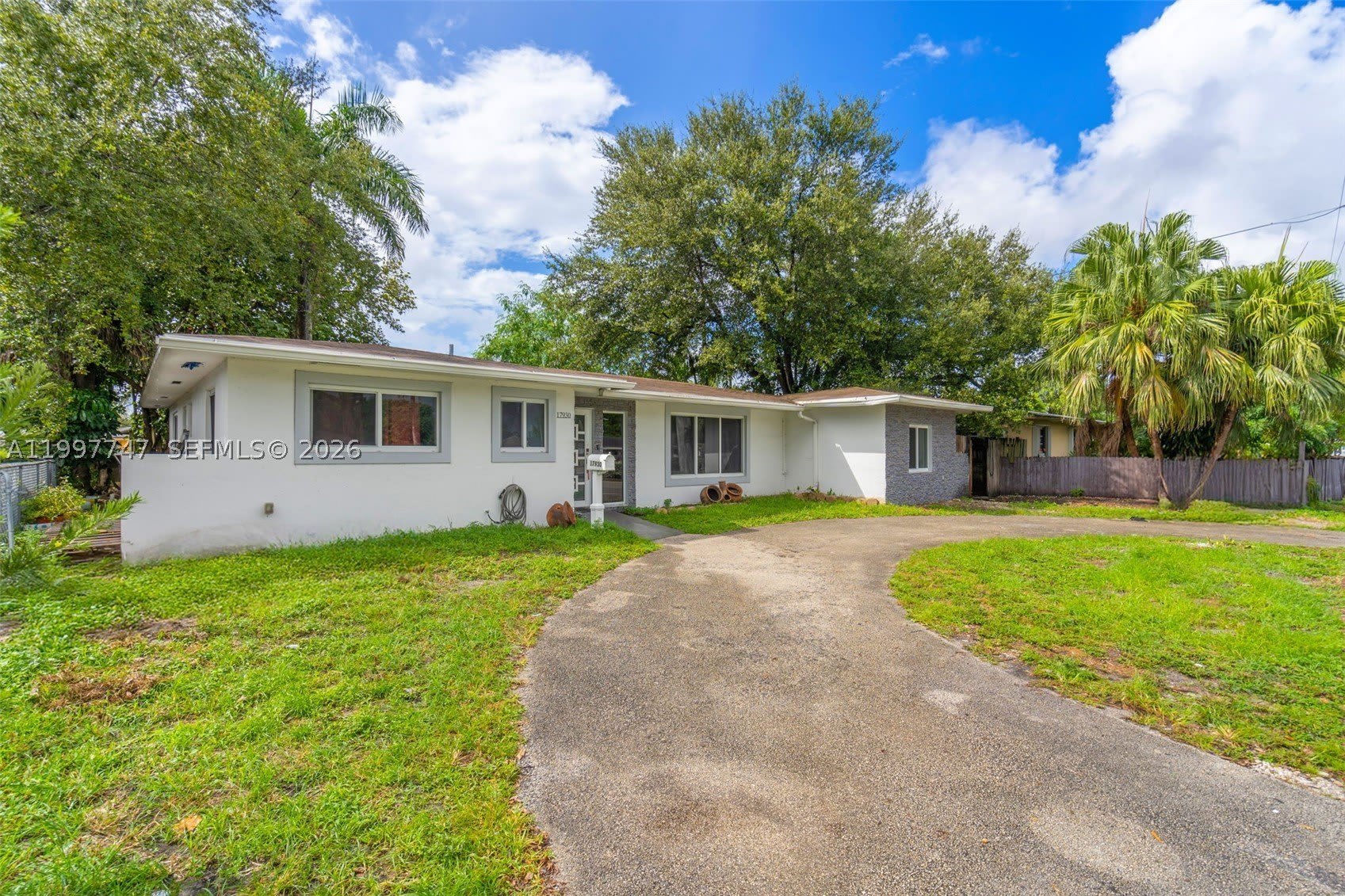 17930 NE 6th Ave – photo 2