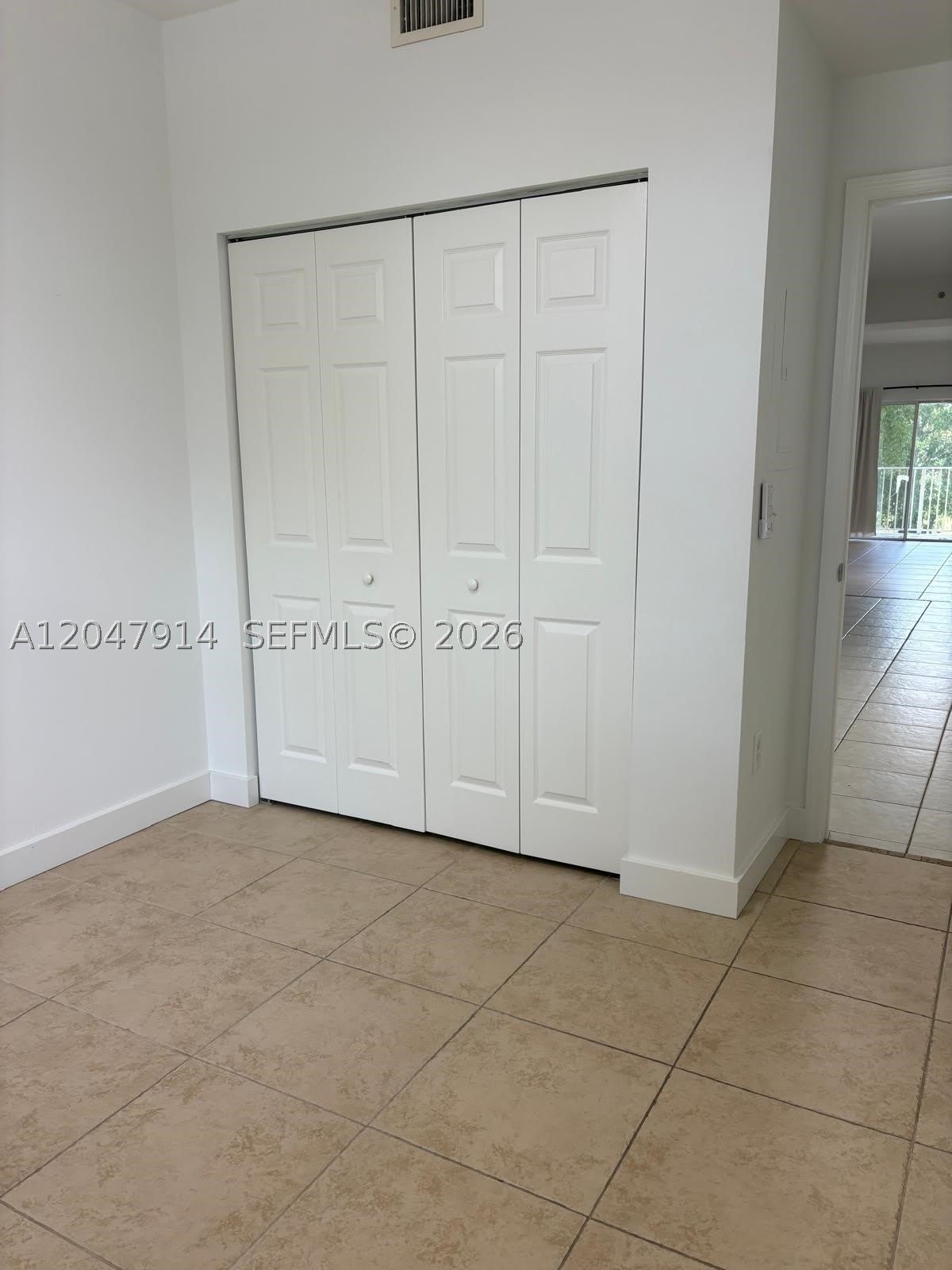 2080 Greenview Shores Blvd – photo 4