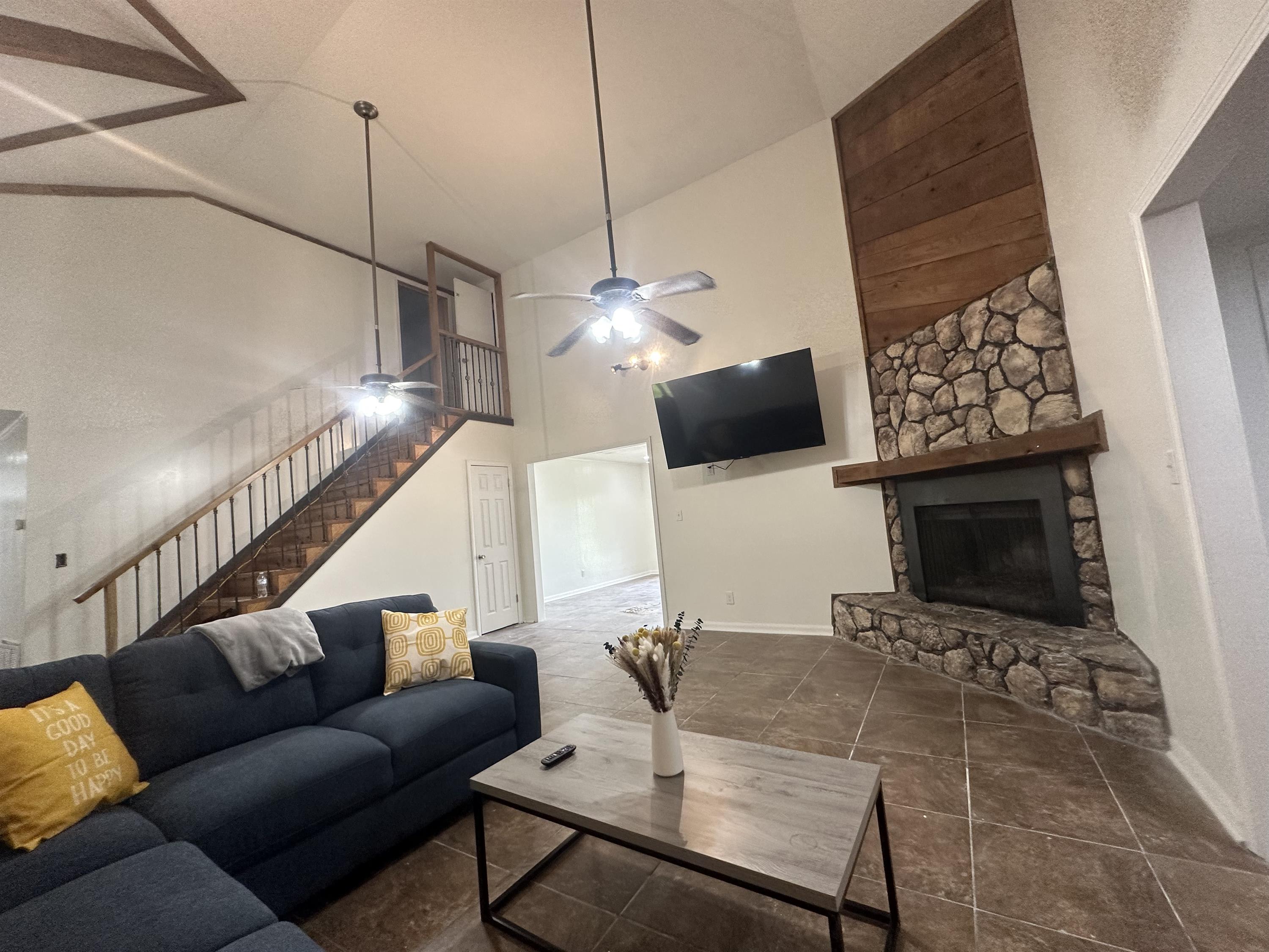 2385 Leonard Road – photo 1