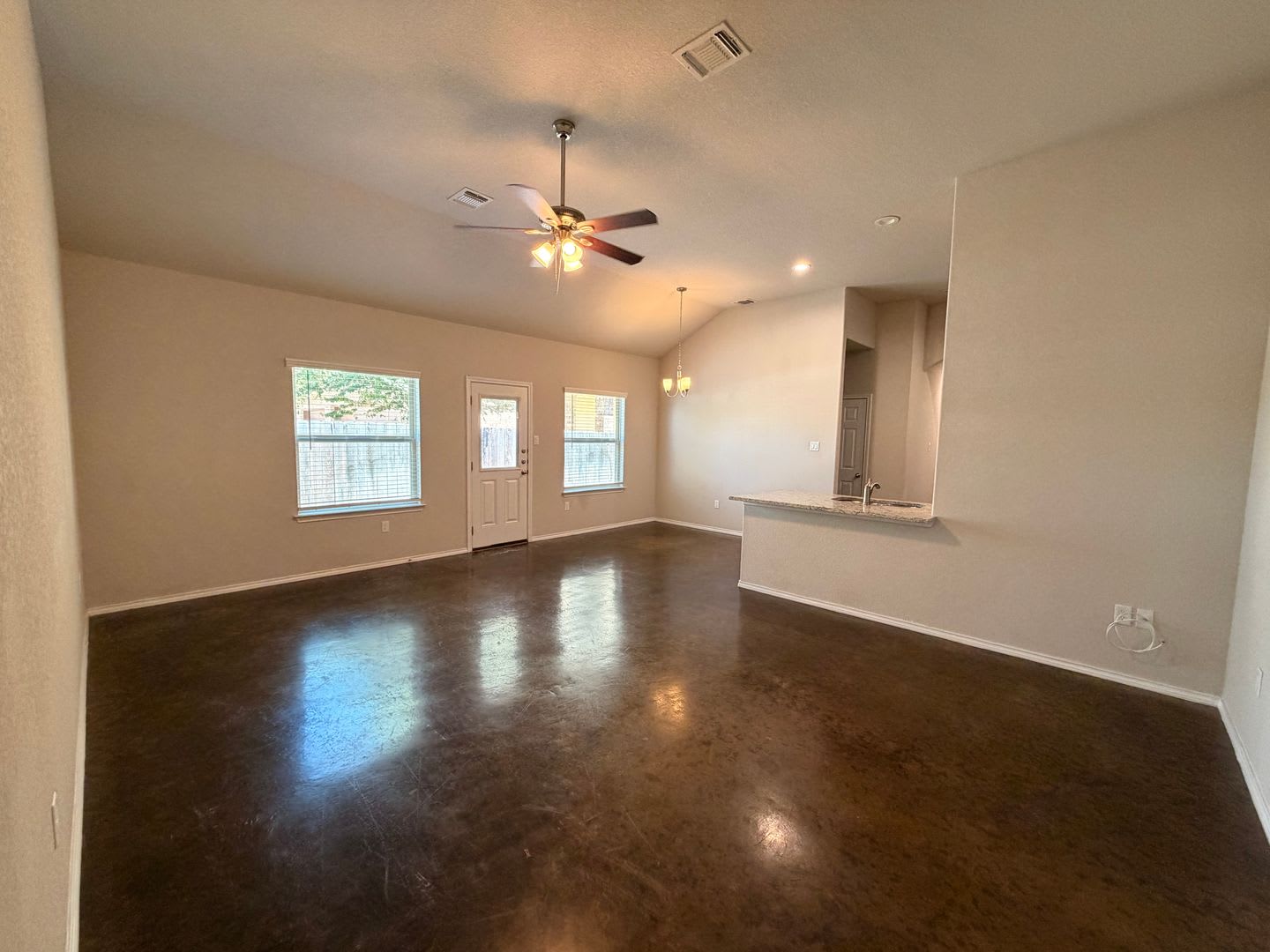 Luxury 3/2 Duplex in Seguin, Texas – photo 3