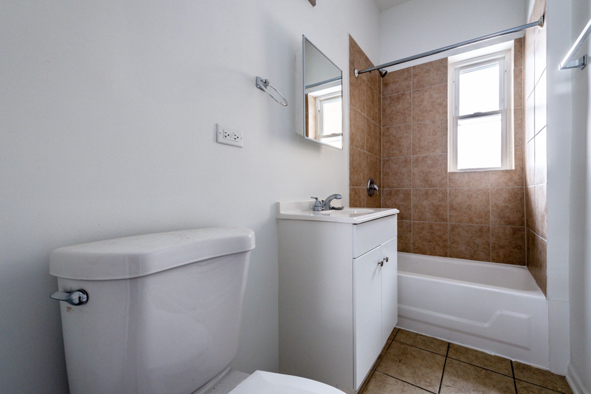 6160 S Martin Luther King Dr – photo 2