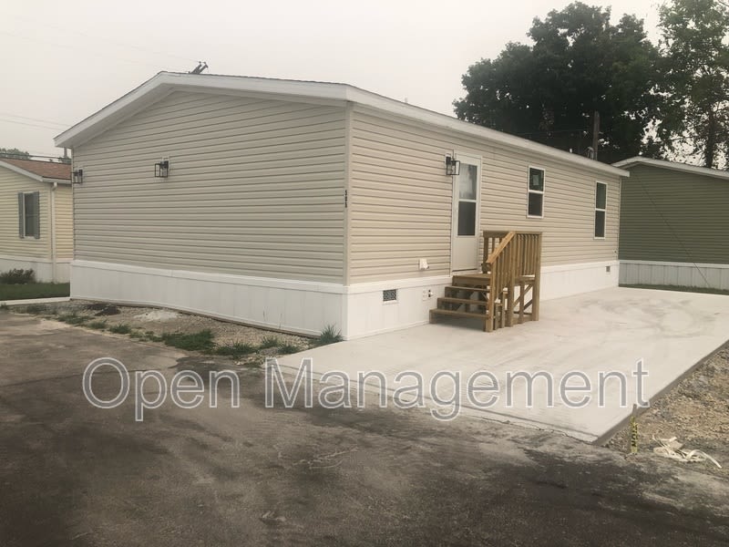 2700 Brookpark Rd – photo 2