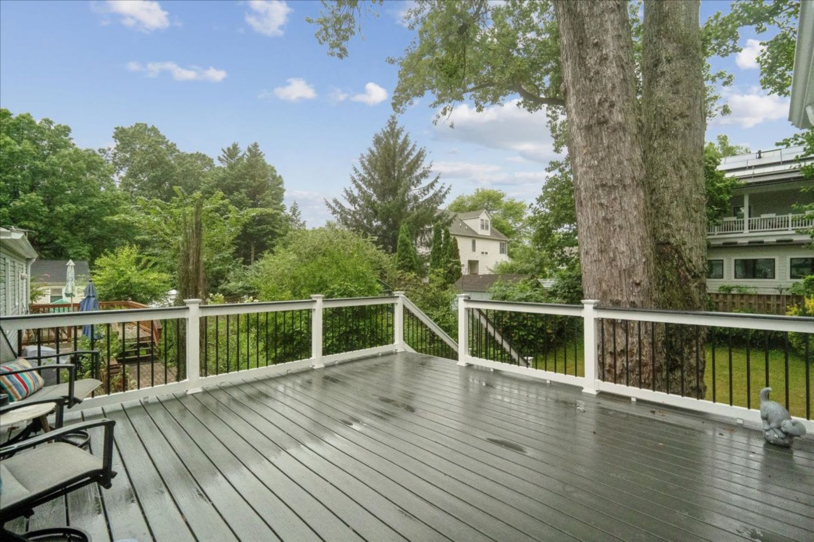 Beautifully updated 4 BE Bungalow in Kensington, awesome deck overlooking large backyard! – photo 4