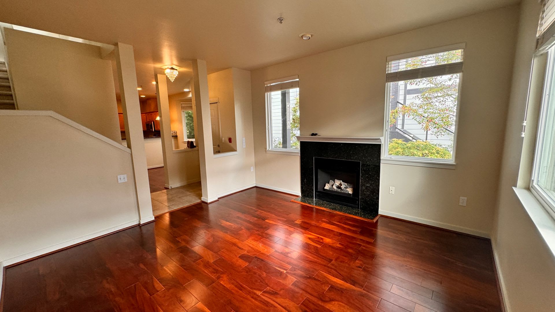 Stunning 3 Bedroom Townhome in Issaquah – photo 2