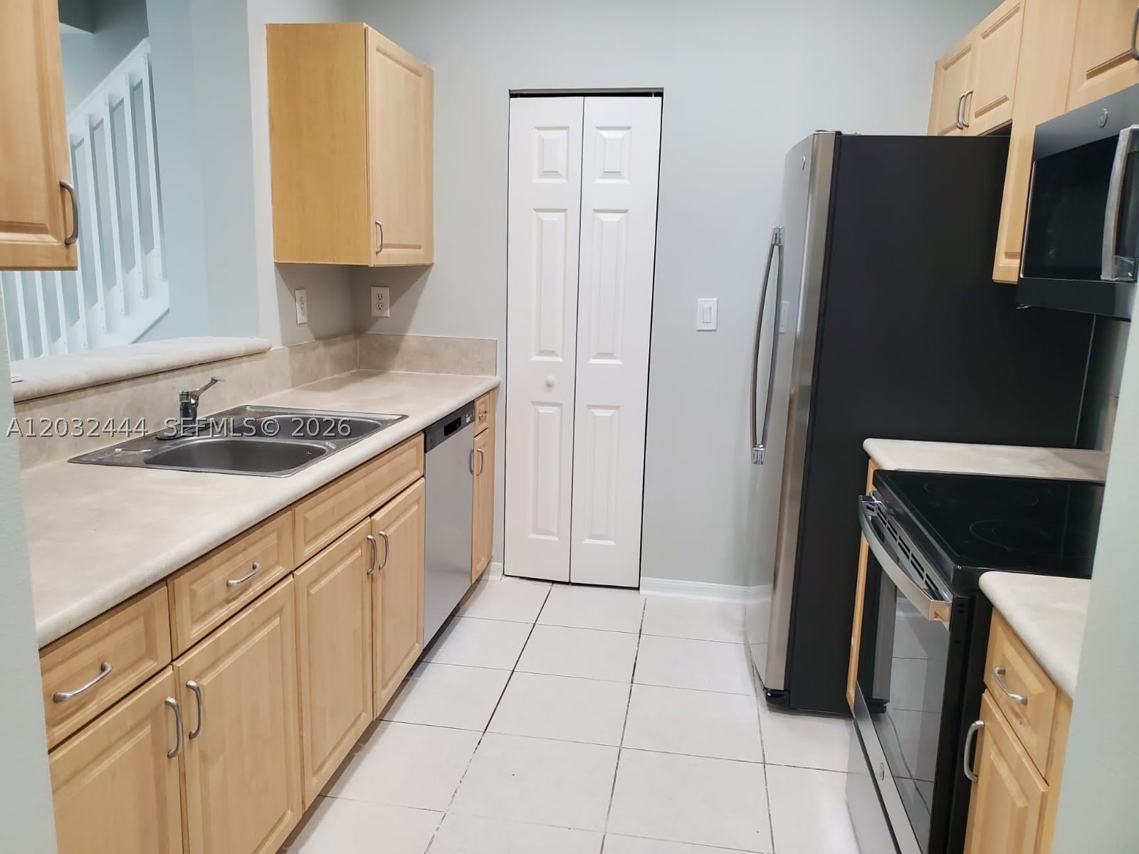 2242 NE 42nd Cir – photo 5