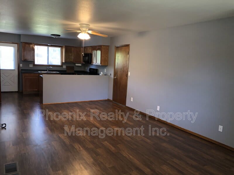 806 Sir Galahad Dr. – photo 2