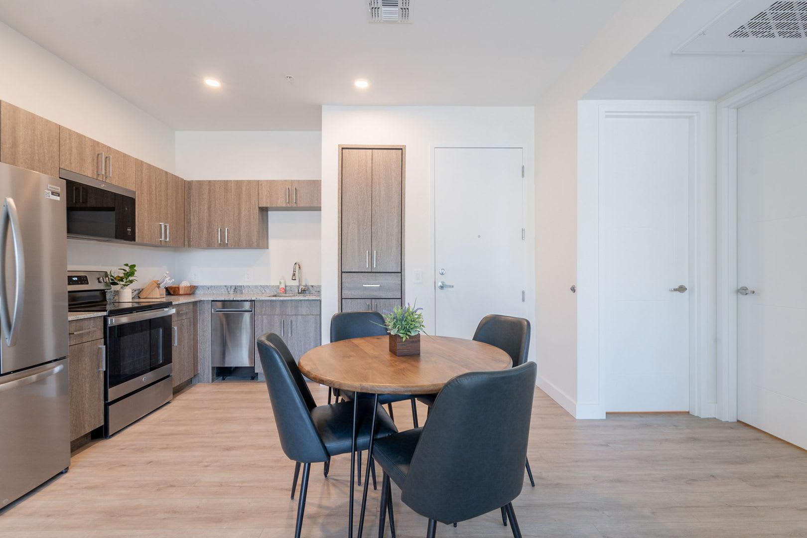 The Flats: Just Built! Fresh & Modern 2 Bed, 2 Bath Apartment – Ask About Our Move-In Specials – photo 3