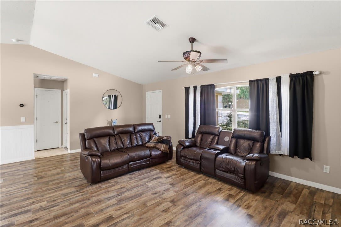 3220 E Rogers Street – photo 4