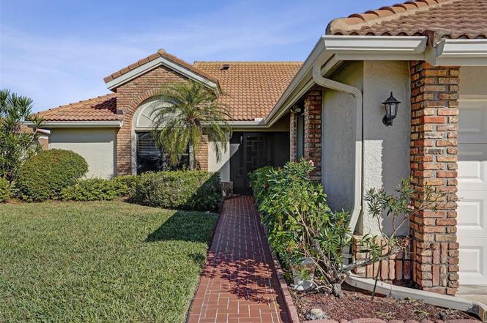 3 bedroom Villa in Boynton Beach with gorgeous Lake View! – photo 2