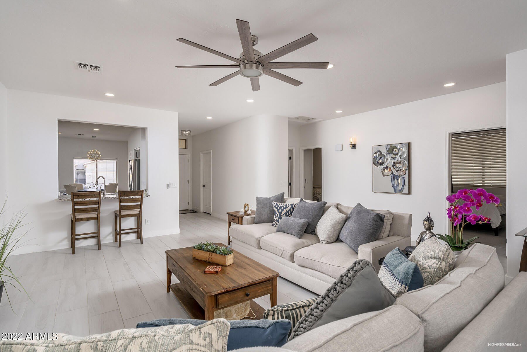 1036 E SUSAN Lane – photo 4