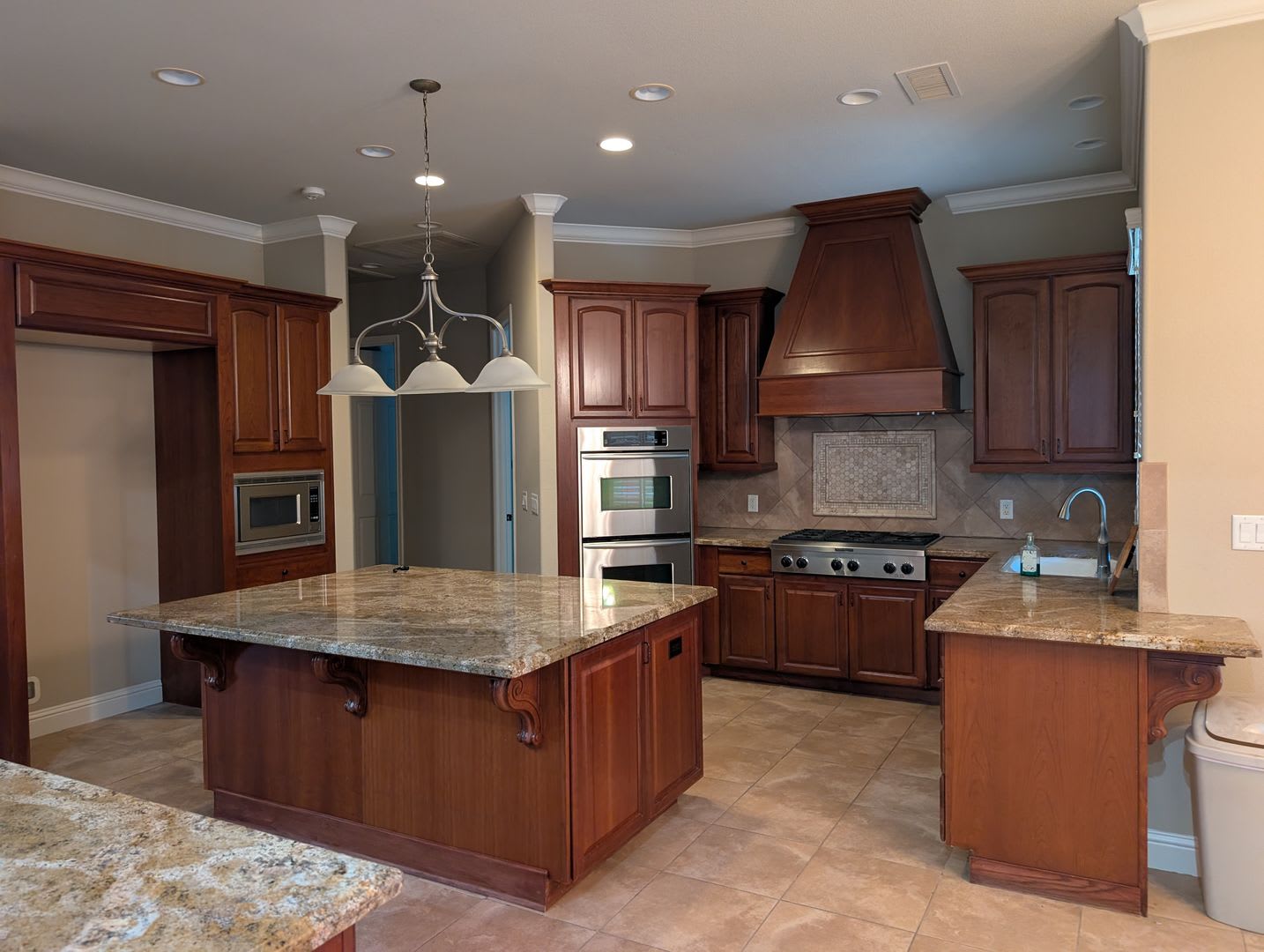 Executive Home Offering A Wonderful Floor Plan Spacious Bedrooms Upgraded Amenities A Large Lot 4 Car Garage And Upgraded Fixtures – photo 4