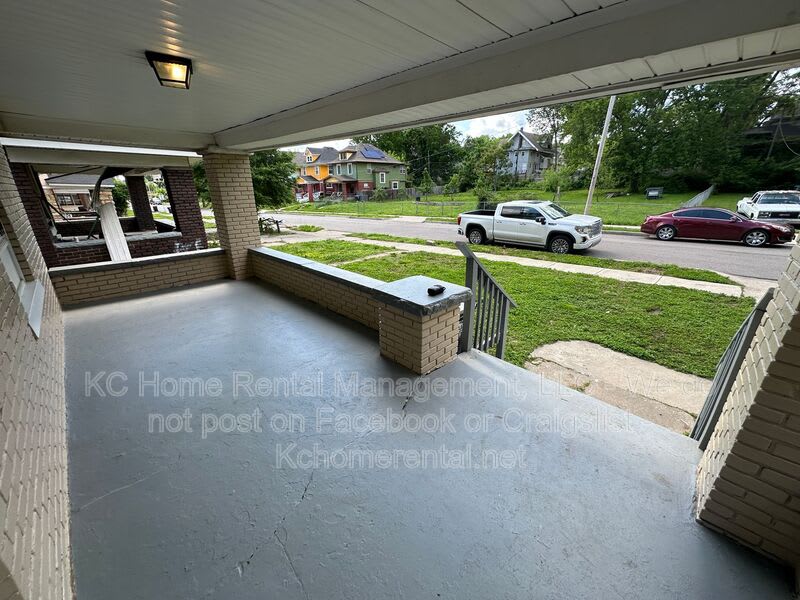 3016 E. 32nd St. – photo 3