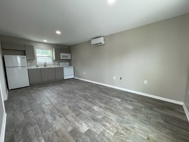 243 Magnolia St. A – photo 3