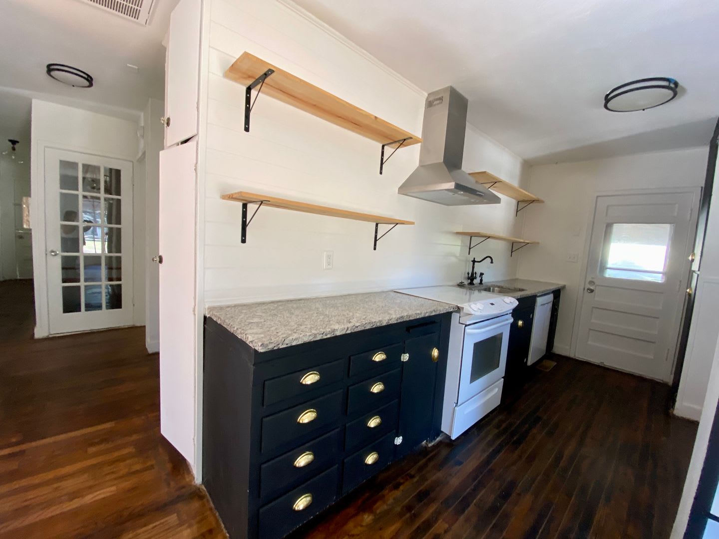 August Move in – photo 4